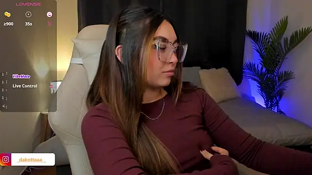 dakottaa  online show from 11-25-25, 11:38