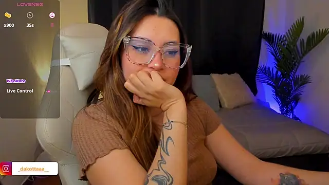 dakottaa  online show from 11-29-25, 11:41