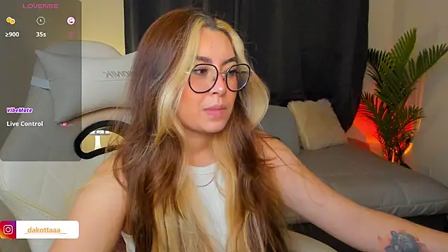 Snapshot of dakottaa_ chatting on 05-25-26, 11:33 dakottaa online show from 05-25-26, 11:33