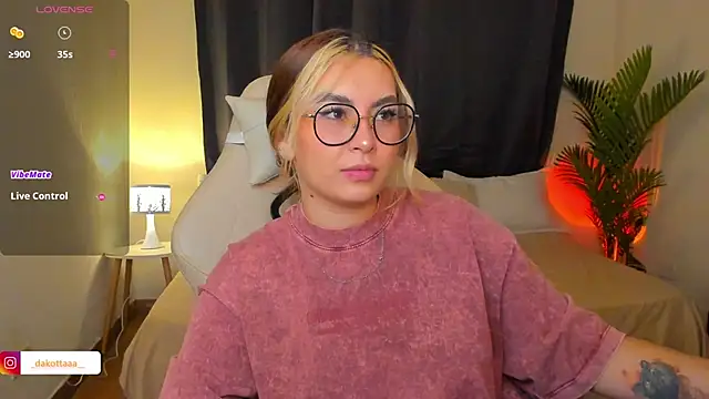 Snapshot of dakottaa_ chatting on 06-03-26, 12:02 dakottaa online show from 06-03-26, 12:02
