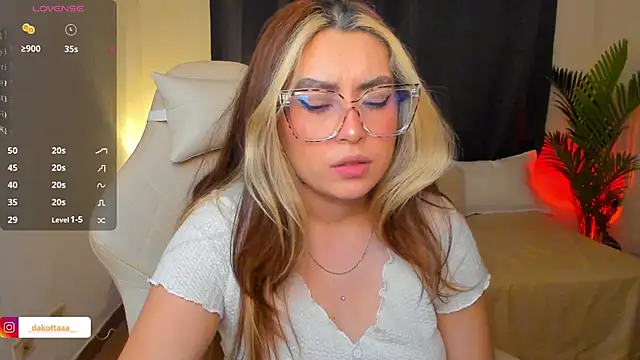 Snapshot of dakottaa_ chatting on 06-04-26, 12:05 dakottaa online show from 06-04-26, 12:05