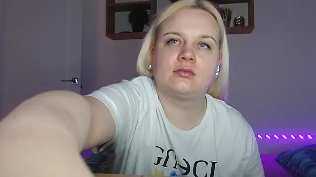 Karolina love  online show from 02-17-26, 01:02