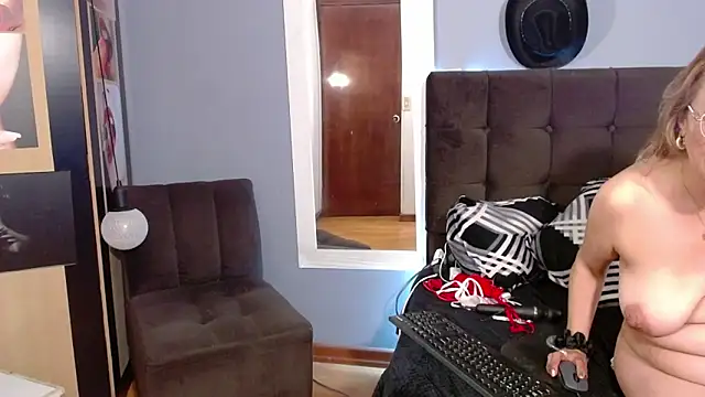 Snapshot of RubyWatson50 chatting on 03-22-25, 04:14 RubyWatson50 online show from 03-22-25, 04:14