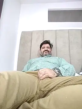 Snapshot of Maxi_TheBigDaddy chatting on 02-26-26, 11:26 Maxi TheBigDaddy online show from 02-26-26, 11:26