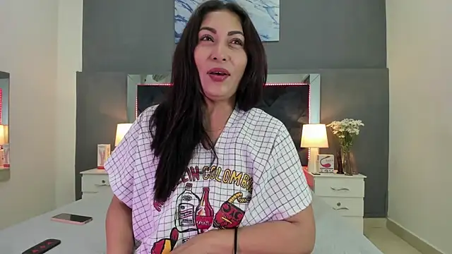 Lauralove 69 online show from 11-19-25, 01:00