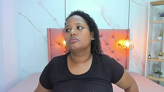 Snapshot of Belle_Brunette chatting on 09-29-25, 09:30 Belle Brunette online show from 09-29-25, 09:30