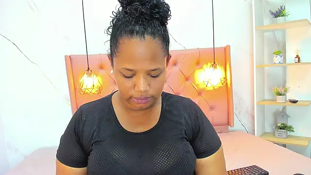 Snapshot of Belle_Brunette chatting on 10-18-25, 09:26 Belle Brunette online show from 10-18-25, 09:26