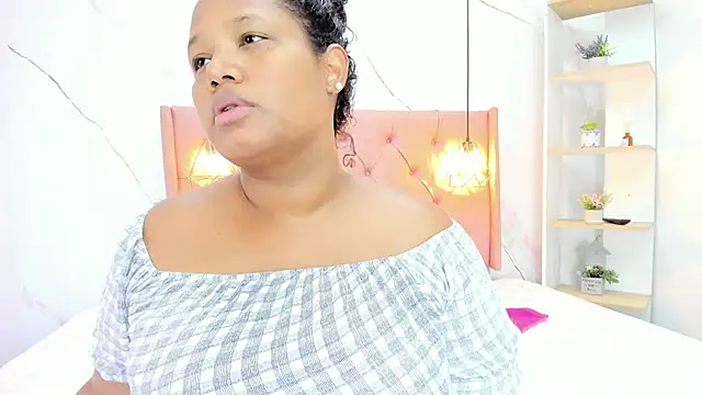 Snapshot of Belle_Brunette chatting on 10-20-25, 09:37 Belle Brunette online show from 10-20-25, 09:37