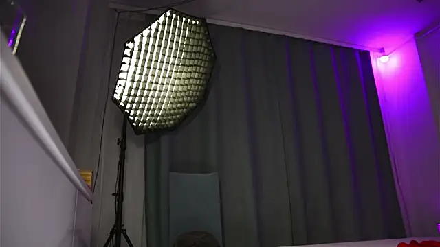 oliviabennett2022 online show from 02-14-25, 09:21