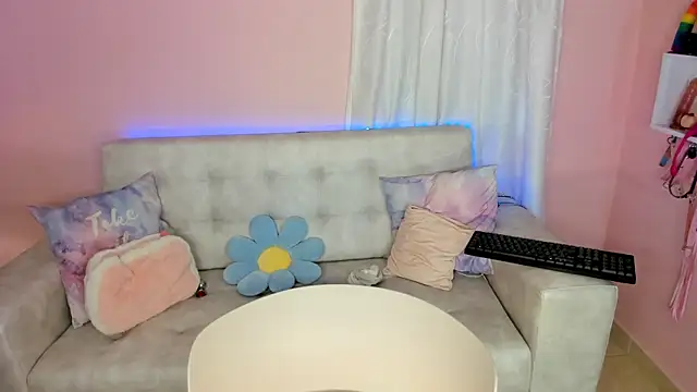 tinysara online show from 12-04-24, 04:27