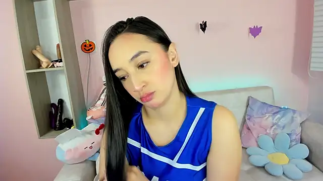 tinysara online show from 10-13-25, 04:18