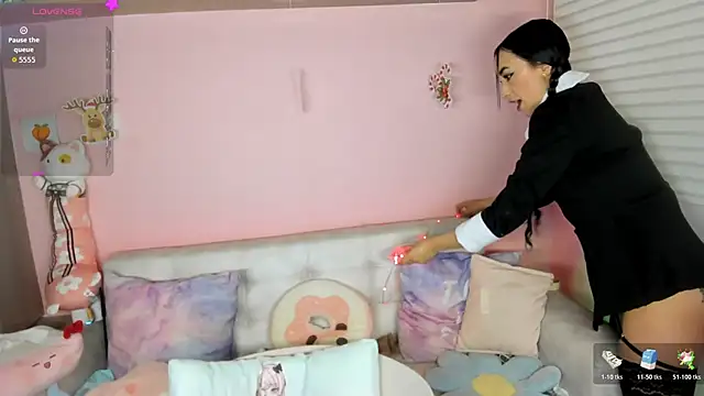 tinysara online show from 12-20-25, 04:25