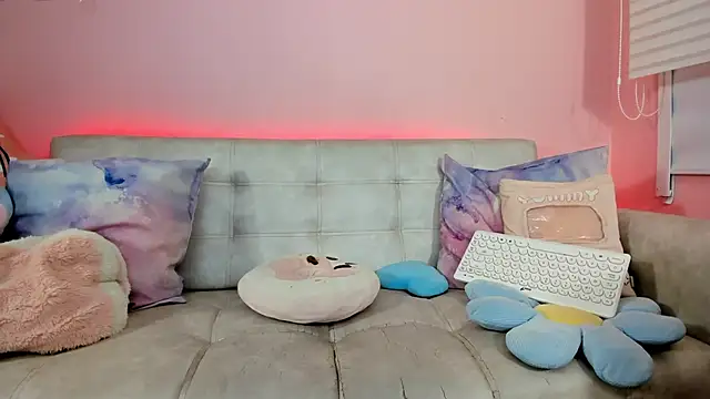 tinysara online show from 05-02-26, 04:34