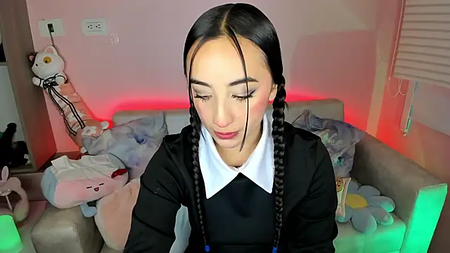 tinysara online show from 05-09-26, 04:34