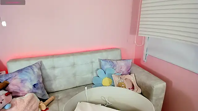 tinysara online show from 06-26-26, 04:33