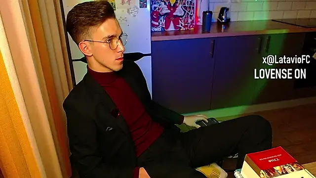 Midnighter  online show from 09-22-25, 03:19