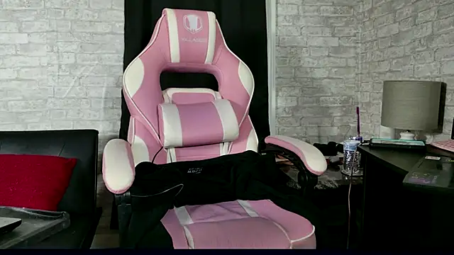 Marie Wadsworthy online show from 10-09-25, 01:53