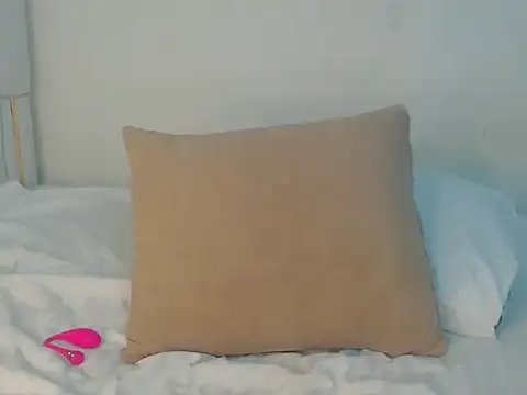 Snapshot of wetmypants chatting on 04-06-26, 08:10 wetmypants online show from 04-06-26, 08:10