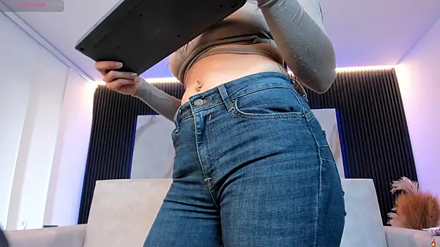 charlottewhitte online show from 01-13-26, 12:32