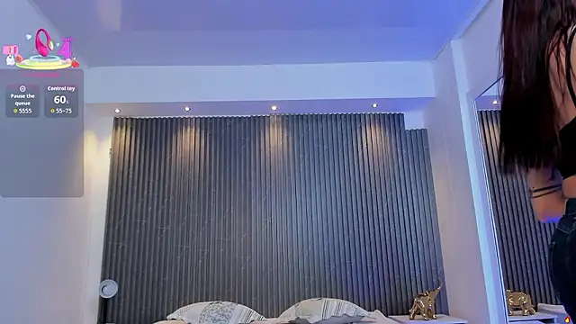 charlottewhitte online show from 02-19-26, 12:45