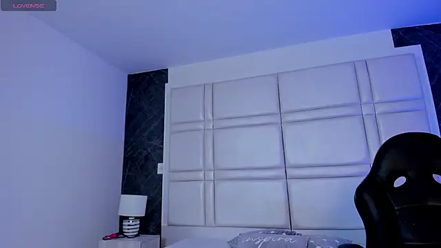 charlottewhitte online show from 05-12-26, 11:18