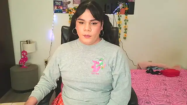 Snapshot of Violetacam_05 chatting on 02-28-25, 10:41 Violetacam 05 online show from 02-28-25, 10:41