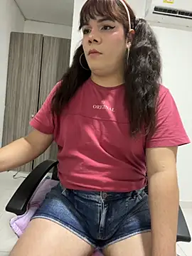 Snapshot of Violetacam_05 chatting on 09-20-25, 10:49 Violetacam 05 online show from 09-20-25, 10:49