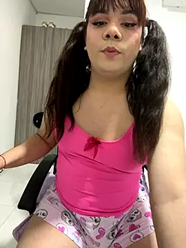 Snapshot of Violetacam_05 chatting on 09-22-25, 03:47 Violetacam 05 online show from 09-22-25, 03:47