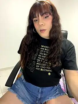 Snapshot of Violetacam_05 chatting on 10-04-25, 09:07 Violetacam 05 online show from 10-04-25, 09:07