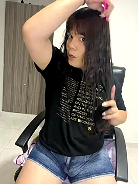 Snapshot of Violetacam_05 chatting on 10-08-25, 07:39 Violetacam 05 online show from 10-08-25, 07:39