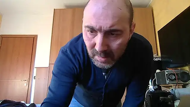 Snapshot of Analove1976 chatting on 01-11-26, 02:22 Analove1976 online show from 01-11-26, 02:22