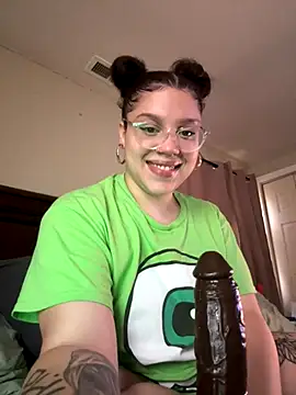 QueenNuttCollector online show from 11-12-25, 03:34