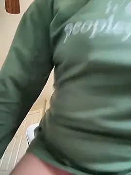 QueenNuttCollector online show from 03-17-26, 03:48