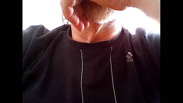 Snapshot of xcimeru chatting on 10-24-25, 01:40 xcimeru online show from 10-24-25, 01:40