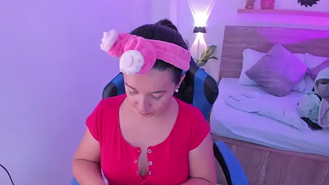 Snapshot of izaro22 chatting on 09-24-25, 02:15 izaro22 online show from 09-24-25, 02:15