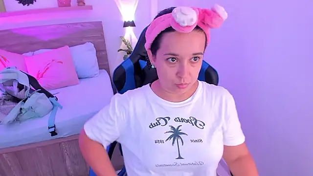 Snapshot of izaro22 chatting on 09-30-25, 01:05 izaro22 online show from 09-30-25, 01:05