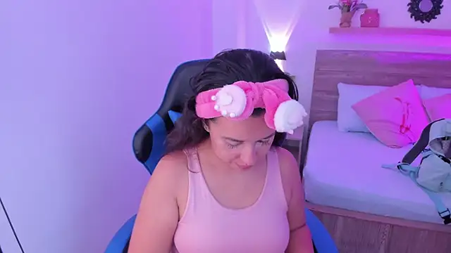 Snapshot of izaro22 chatting on 10-01-25, 01:06 izaro22 online show from 10-01-25, 01:06