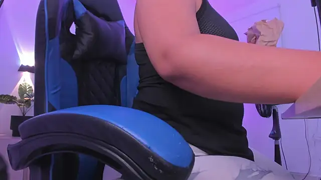 Snapshot of izaro22 chatting on 11-07-25, 01:11 izaro22 online show from 11-07-25, 01:11