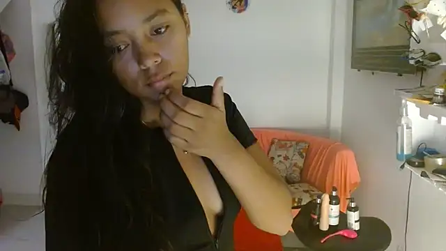 Chiara petterson online show from 12-21-25, 04:36