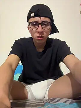 Snapshot of CamiRojas_boy chatting on 02-28-26, 04:35 CamiRojas boy online show from 02-28-26, 04:35