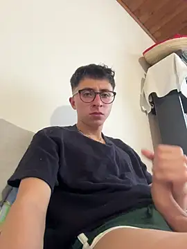 Snapshot of CamiRojas_boy chatting on 03-22-26, 09:29 CamiRojas boy online show from 03-22-26, 09:29