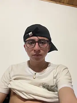 Snapshot of CamiRojas_boy chatting on 03-29-26, 03:50 CamiRojas boy online show from 03-29-26, 03:50