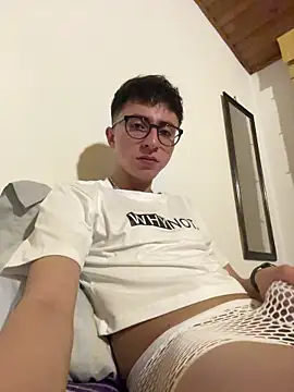 CamiRojas boy online show from 05-10-26, 03:23