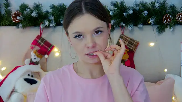 Snapshot of ElisabethDavis chatting on 01-08-25, 09:12 ElisabethDavis online show from 01-08-25, 09:12