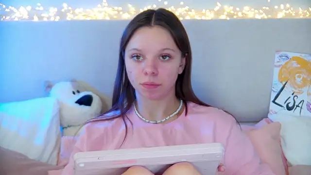 Snapshot of ElisabethDavis chatting on 01-23-25, 09:18 ElisabethDavis online show from 01-23-25, 09:18