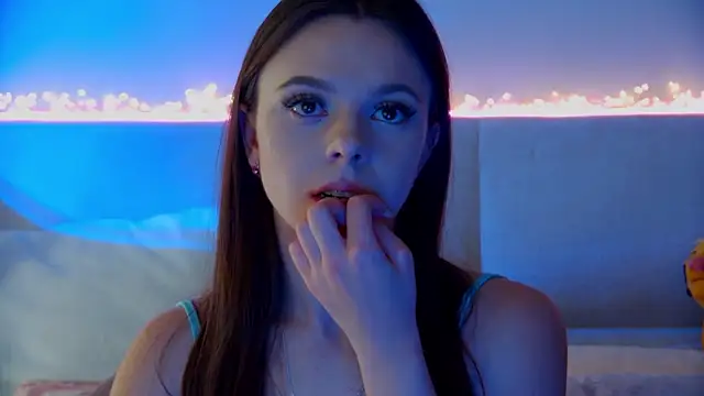 Snapshot of ElisabethDavis chatting on 03-10-25, 10:02 ElisabethDavis online show from 03-10-25, 10:02