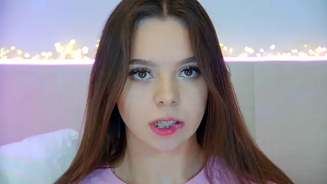 Snapshot of ElisabethDavis chatting on 03-16-25, 03:17 ElisabethDavis online show from 03-16-25, 03:17