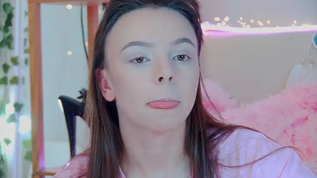 Snapshot of ElisabethDavis chatting on 09-27-25, 03:06 ElisabethDavis online show from 09-27-25, 03:06