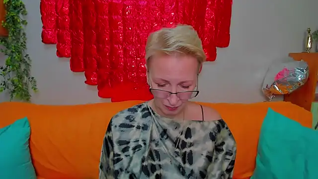 iamyourdream89 online show from 02-08-26, 06:00