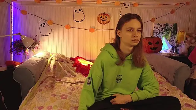 Frank Fraer online show from 10-19-25, 03:45